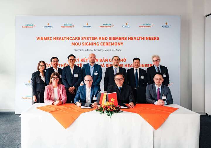 Lãnh đạo Siemens Healthineers và Vinmec tham dự lễ ký kết Biên bản Ghi nhớ tại Forchheim, Đức.