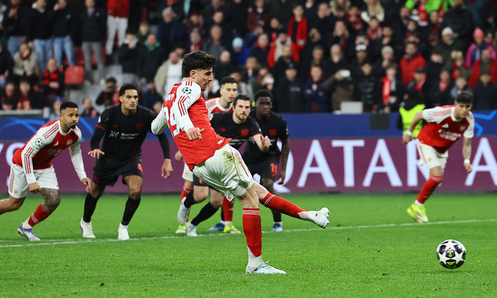 Kai Havertz gỡ hòa từ chấm 11m.