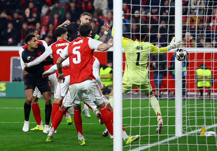 Robert Andrich ghi bàn mở tỷ số trận Bayer Leverkusen gặp Arsenal. (Ảnh: Reuters)