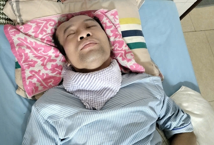 Anh Hải đang khuyết mô sọ, chờ sức khoẻ ổn định mới ghép trở lại.