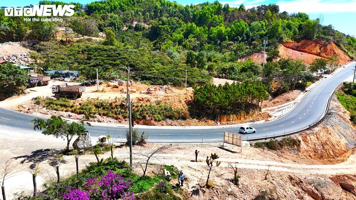 Ông Lê Văn Chung - Phó giám đốc Ban quản lý dự án 5 (chủ đầu tư) - cho biết thời gian qua đã huy động nhà thầu tăng ca, tập trung máy móc để tăng tốc độ thi công.