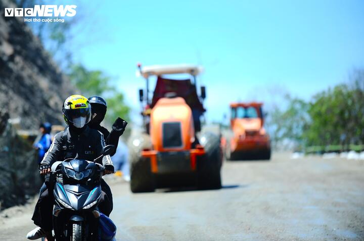 Theo lãnh đạo tỉnh Lâm Đồng, trong bối cảnh Cảng hàng không quốc tế Liên Khương đóng cửa, Quốc lộ 28B là tuyến đường động lực quan trọng, đảm bảo sự kết nối giao thông Lâm Đồng với các khu vực.