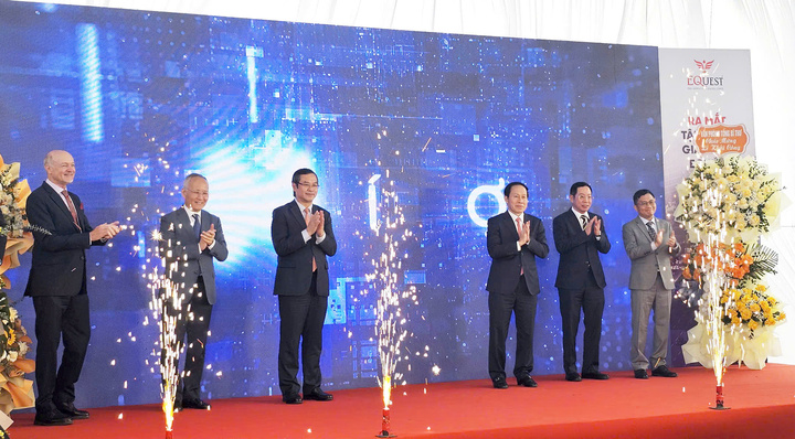 Lãnh đạo Bộ Giáo dục và Đào tạo cùng lãnh đạo TP Hải Phòng tại lễ khởi công xây dựng Tổ hợp giáo dục Bắc Sông Cấm.