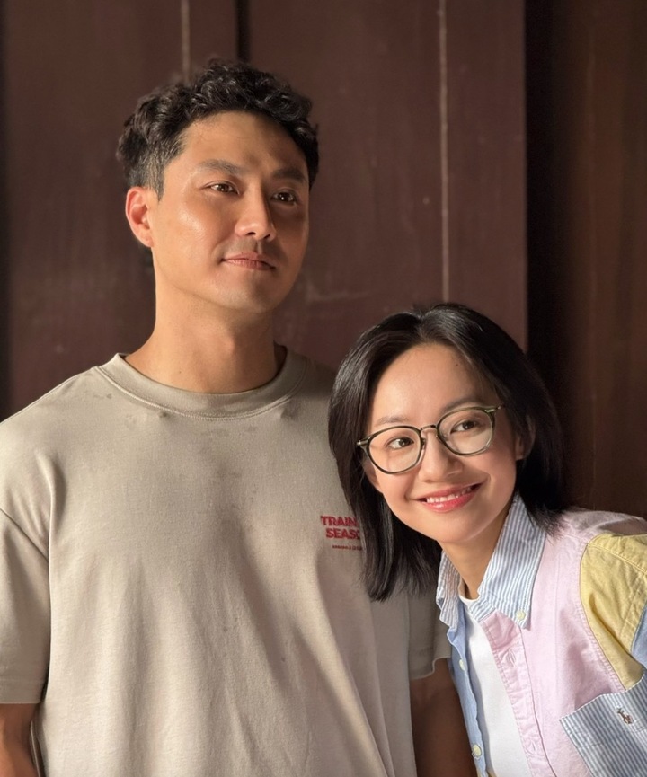 Hoàng Hà tái xuất màn ảnh nhỏ với vai chính Linh Chi trong phim "Đồng hồ đếm ngược" đang phát sóng trên VTV3. Cô được chú ý khi đóng cặp ăn ý cùng diễn viên Thanh Sơn.