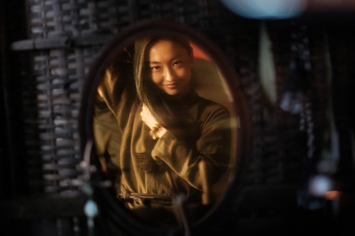 Hoàng Hà đóng chính trong phim điện ảnh kinh dị "Kẻ ăn hồn" vào năm 2023, đánh dấu sự thay đổi hoàn toàn so với hình ảnh "nàng thơ", trong trẻo, đáng yêu vốn gắn liền với cô.