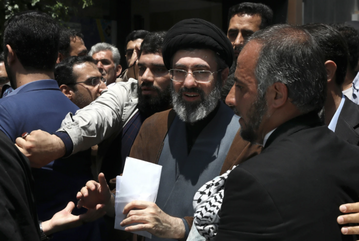 Ông Khamenei (ở giữa) tham dự mít tinh thường niên Ngày Quds (Ngày Jerusalem). (Nguồn: AP)