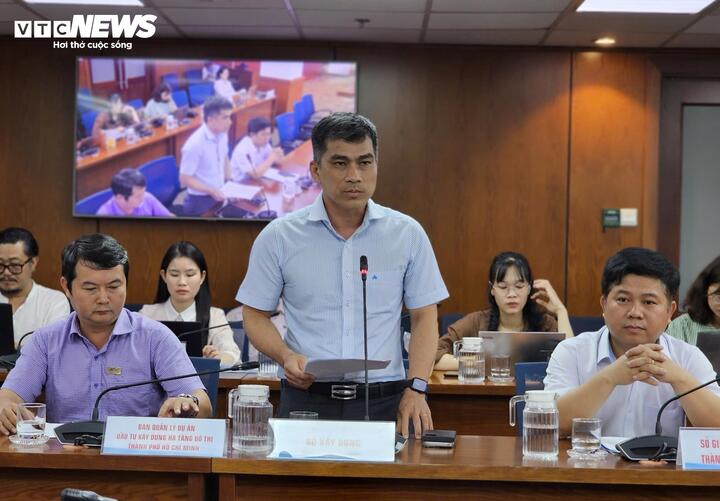 Đại diện Sở Xây dựng TP.HCM thông tin tại buổi họp báo.