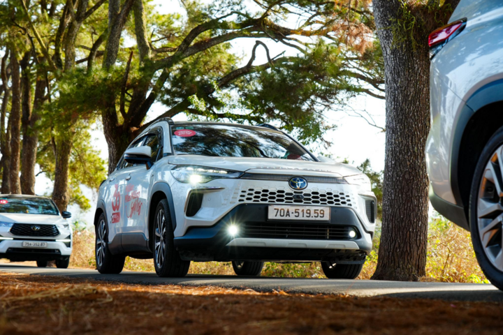 Xe Hybrid tự sạc trở thành di chuyển được người dùng quan tâm.