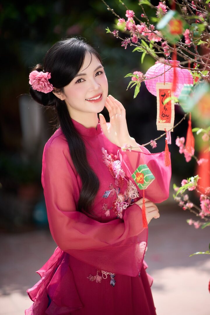 Nguyễn Thị Hằng từng là Hoa khôi Học viện Ngân hàng.