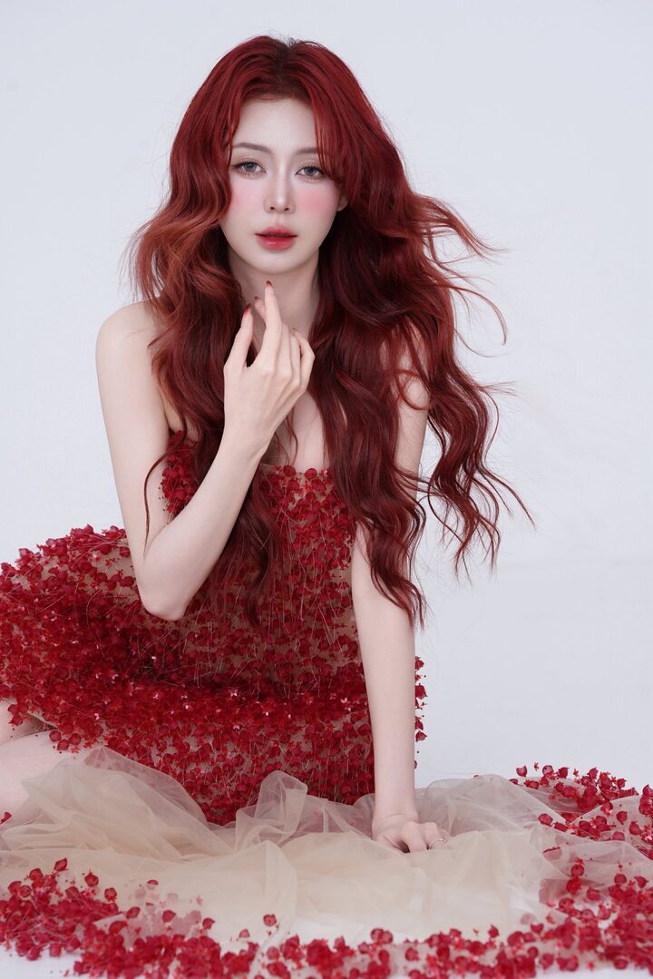 Sự nghiệp không quá nổi bật nhưng ít ai biết Liz Kim Cương từng giành quán quân tại 2 cuộc thi "Bạn là ngôi sao" năm 2017 và "Sàn đấu vũ đạo" năm 2021.