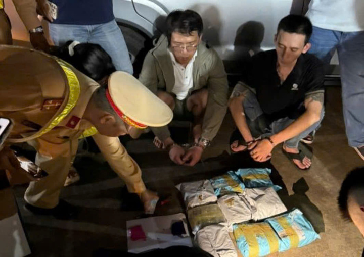 Nhóm đối tượng bị bắt quả tang khi đang trên đường vận chuyển số ma túy trên.