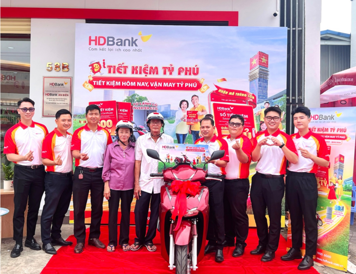 Trước đó, trong 3 kỳ quay số đầu tiên, đã có 3 khách hàng trúng thưởng xe SH150i.