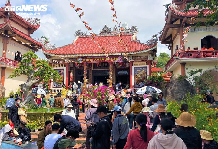 "Về chùa Ông Núi ăn giỗ" từ lâu là một nét văn hóa truyền thống của người dân Bình Định cũ (nay là tỉnh Gia Lai) và khách thập phương mỗi dịp đầu năm.