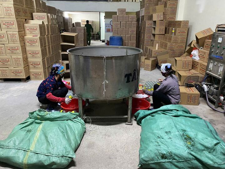 Khu vực sản xuất giấm giả của của hộ kinh doanh Nguyễn Công Khương.