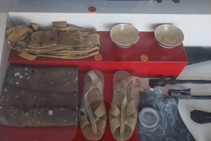 Những kỷ vật được lưu giữ trong khu tưởng niệm.