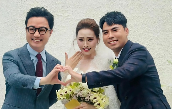 MC Sơn Lâm chúc phúc MC Huyền Trang và Đức Huy.