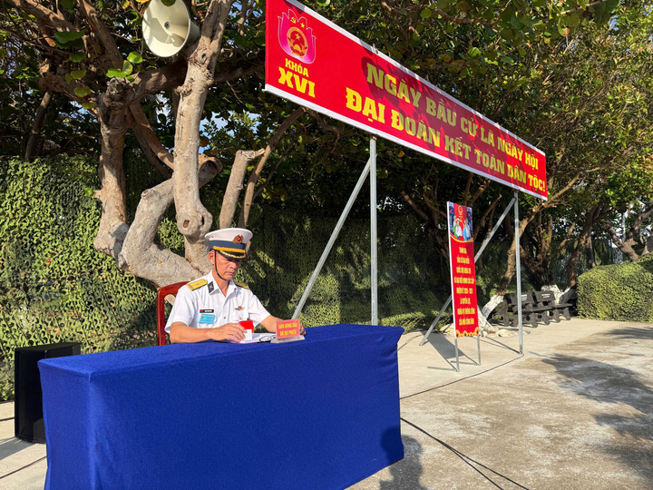 Ngày 14/3, ông Phạm Thanh Liêm - Chủ tịch UBND đặc khu Trường Sa (tỉnh Khánh Hòa) - cho biết, hiện tại, công tác chuẩn bị cho ngày hội bầu cử đại biểu Quốc hội và Hội đồng nhân dân (HĐND) các cấp tại đảo Trường Sa đã hoàn tất.