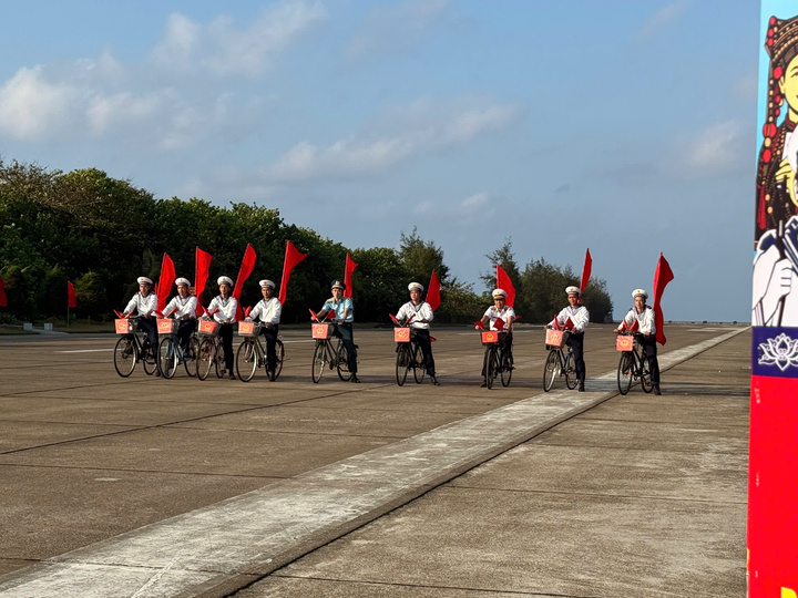 Công tác tuyên truyền, cổ động phục vụ bầu cử tại đảo Trường Sa.