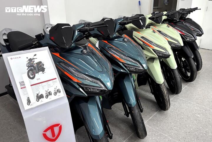 Nhiều loại xe điện có thiết kế "hầm hố", thu hút sự chú ý của khách hàng nam giới. (Ảnh: Công Hiếu)