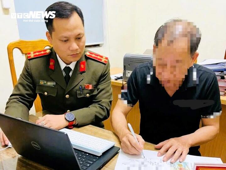 Tại cơ quan công an, ông Đ.M.H. cam kết sẽ không tái phạm. (Ảnh: CACC)