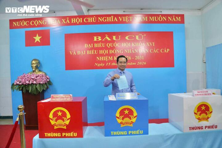 Chủ tịch UBND TP.HCM Nguyễn Văn Được bỏ phiếu.