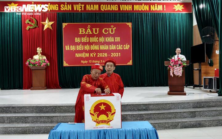 Người dân bỏ phiếu bầu cử đại biểu Quốc hội khóa XVI và HĐND các cấp nhiệm kỳ 2026-2031 tại tổ dân phố Hà Liễu, phường Phương Liễu, Bắc Ninh.