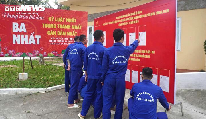 Từ sáng sớm, tại Cơ sở cai nghiện ma túy số 2, Công an TP Hà Nội, công tác bầu cử đại biểu Quốc hội khóa XVI và đại biểu HĐND các cấp nhiệm kỳ 2026–2031 đã được chuẩn bị đầy đủ các điều kiện cần thiết theo quy định, bảo đảm an toàn, trật tự.