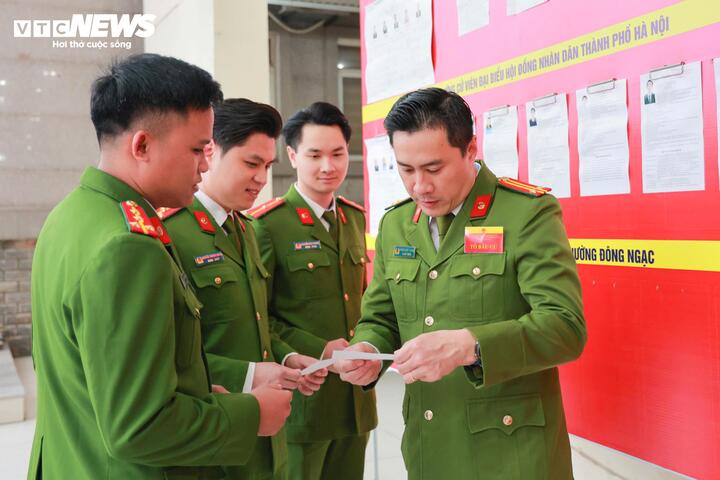 Trực tiếp: Cử tri đi bầu cử ĐBQH khóa XVI và HĐND các cấp nhiệm kỳ 2026-2031 - 14