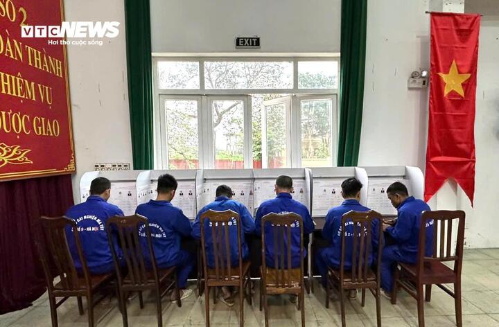 Danh sách cử tri, danh sách ứng cử viên, hòm phiếu và các tài liệu phục vụ bầu cử được thực hiện đầy đủ, tạo điều kiện thuận lợi để cử tri thực hiện quyền và nghĩa vụ công dân.