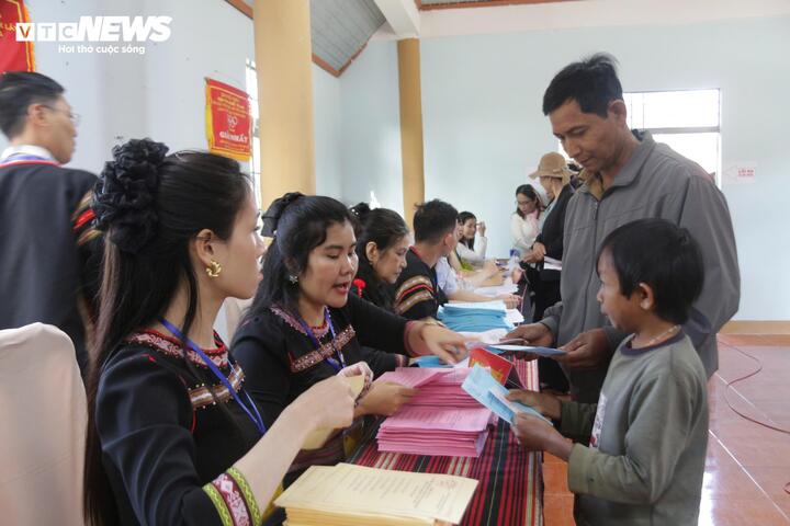 Theo nhiều cử tri, việc tham gia bầu cử không chỉ là quyền lợi mà còn là trách nhiệm của mỗi công dân trong việc lựa chọn những đại biểu tiêu biểu, đại diện cho ý chí và nguyện vọng của Nhân dân.