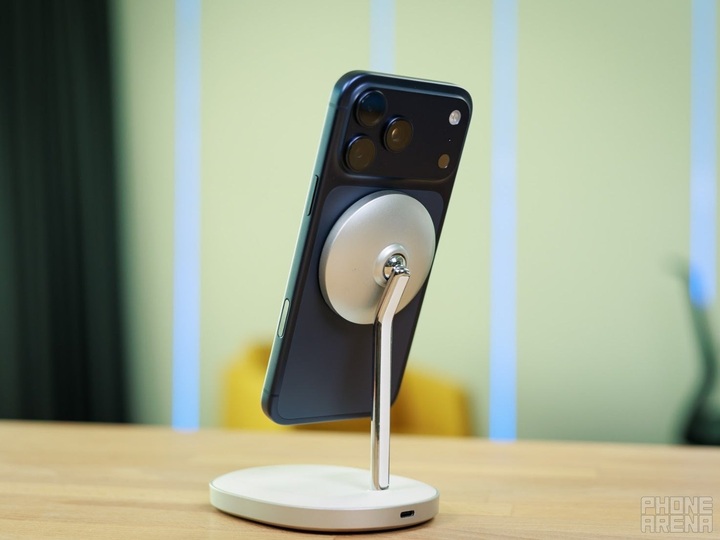 iPhone 18 Pro sẽ không khác biệt so với Iphone 17 Pro (Ảnh: Phone Arena)