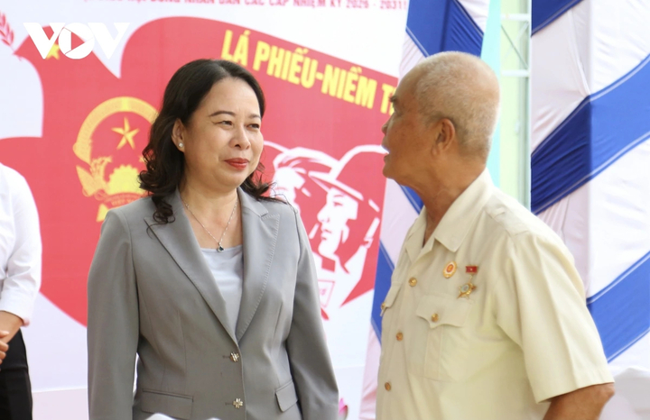 Trực tiếp: Cử tri đi bầu cử ĐBQH khóa XVI và HĐND các cấp nhiệm kỳ 2026-2031 - 12