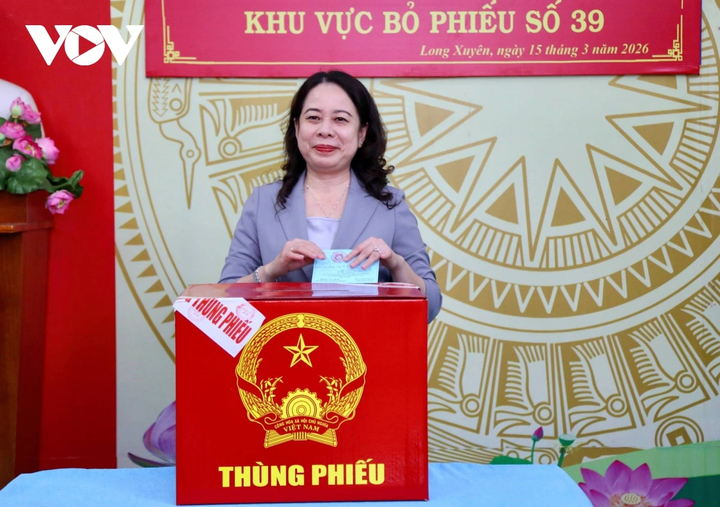 Bí thư Trung ương Đảng, Phó Chủ tịch nước Võ Thị Ánh Xuân thực hiện quyền bầu cử tại An Giang