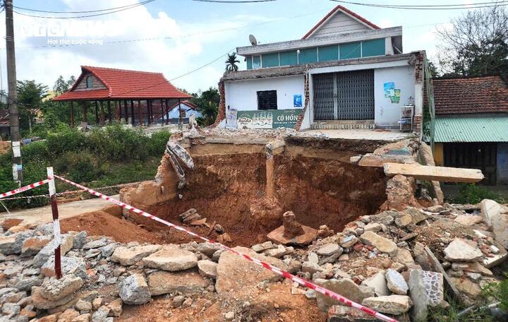 Tại các cuộc tiếp xúc cử tri, nhiều người dân xã Hòa Tiến phản ánh tiến độ giải phóng mặt bằng và thi công dự án chẳng khác nào "rùa bò". Điều này ảnh hưởng trực tiếp đến hoạt động sản xuất, kinh doanh của người dân cũng như việc cải tạo, nâng nền nhà để phù hợp với cao độ mặt đường sau khi hoàn thiện. Ngoài ra, tại một số khu vực dọc tuyến còn xảy ra tình trạng ngập úng cục bộ, làm mất mỹ quan đô thị và tiềm ẩn nguy cơ mất an toàn giao thông.