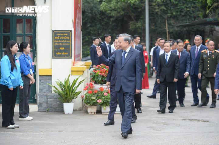 Tổng Bí thư Tô Lâm cùng các lãnh đạo Đảng, Nhà nước có mặt tại Khu vực bỏ phiếu số 2 phường Ba Đình, TP Hà Nội.