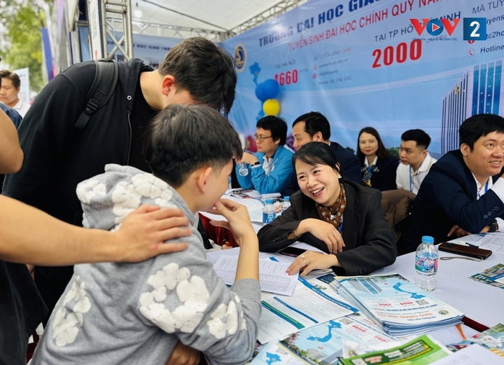 Thí sinh đặt câu hỏi với đại diện trường ĐH tại Ngày hội Tư vấn tuyển sinh - hướng nghiệp.