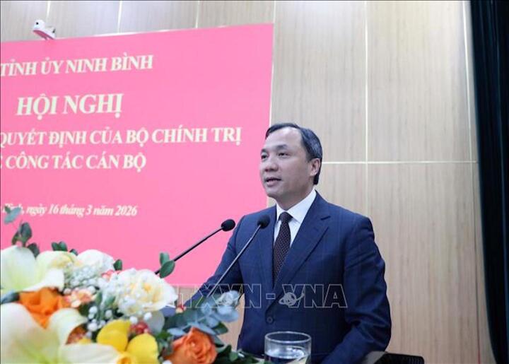 Ông Hoàng Trung Dũng, Ủy viên Trung ương Đảng, Phó Trưởng ban thường trực Ban Tổ chức Trung ương phát biểu tại hội nghị. (Ảnh: Đại Nghĩa/TTXVN)