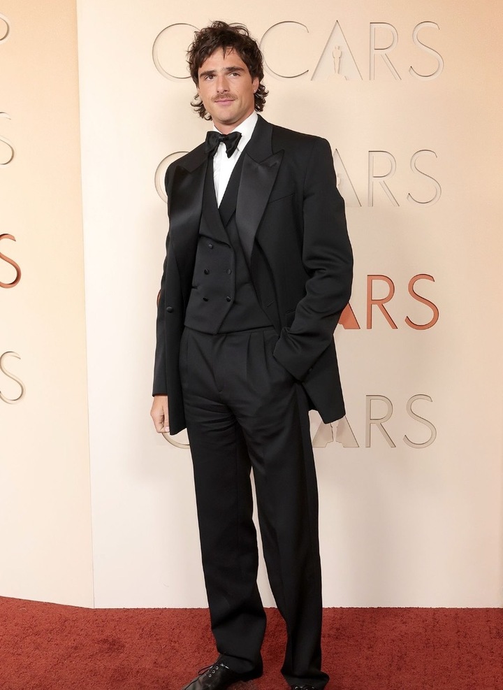 Jacob Elordi - nam thần cao 1m96 đang gây sốt của phim "Đồi gió hú".