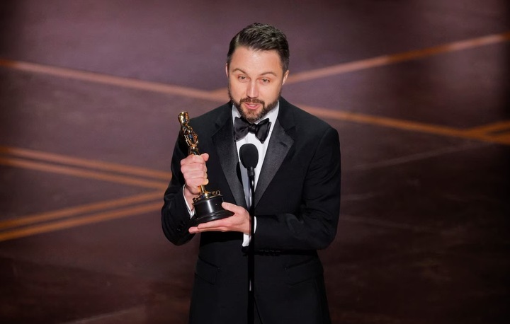 Andy Jurgensen trên sân khấu nhận giải.