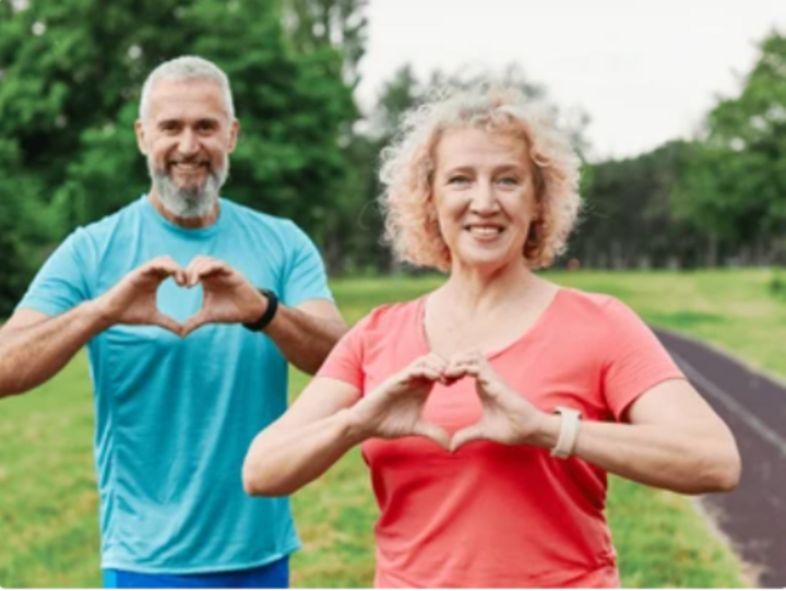 Duy trì lối sống lành mạnh giúp cơ thể khỏe mạnh hơn khi bước vào tuổi trung niên (Ảnh: Shutterstock)