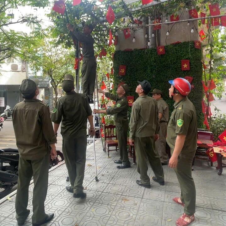 Dẹp hàng quán lấn chiếm gầm cầu đường sắt Cát Linh - Hà Đông - 2