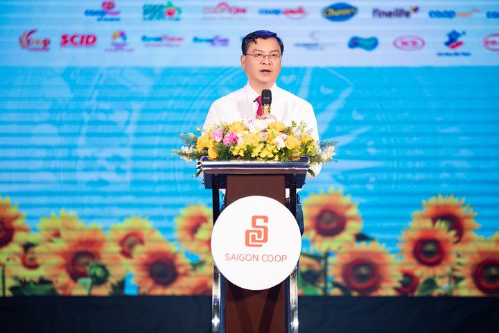 Ông Nguyễn Công Vinh – Phó Chủ tịch Uỷ ban Nhân dân TP.HCM - đánh giá cao và biểu dương những nỗ lực của Saigon Co.op trong năm 2025.