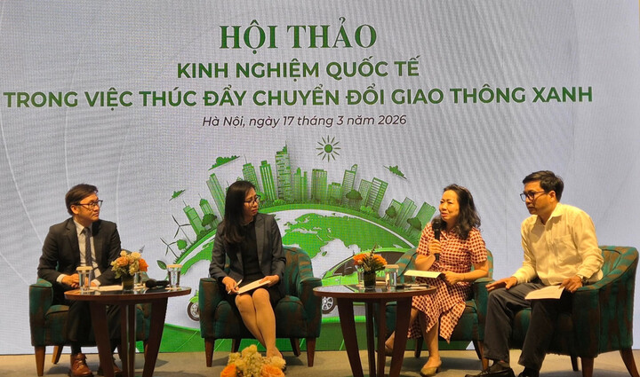 Đại diện Sở Nông nghiệp và Môi trường và Sở Xây dựng Hà Nội phát biểu tại Hội thảo.