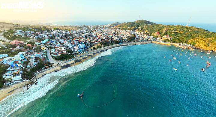 Bà Nguyễn Thị Thanh Lịch, Phó chủ tịch UBND tỉnh Gia Lai thông tin, tỉnh đã yêu cầu Sở Văn hóa, Thể thao và Du lịch tỉnh rà soát, đề xuất điều chỉnh quy hoạch khu vực phù hợp với định hướng phát triển du lịch của tỉnh. Nhất là chú trọng khai thác các giá trị văn hóa làng biển, làng chài truyền thống và lễ hội của ngư dân.