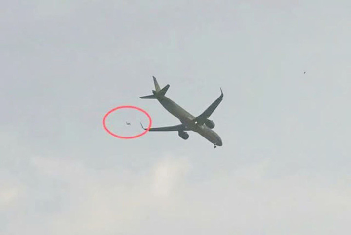 Thiết bị bay không người lái cách máy bay khoảng 60m. (Ảnh: Công an cung cấp)