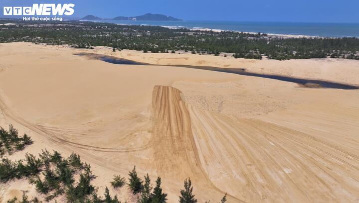 Vùng cát dài mênh mông đáp ứng được nhu cầu của siêu dự án tổ hợp giải trí, nhất là việc xây dựng một sân golf 27 hố theo tiêu chuẩn quốc tế và trung tâm đại nhạc hội đẳng cấp.