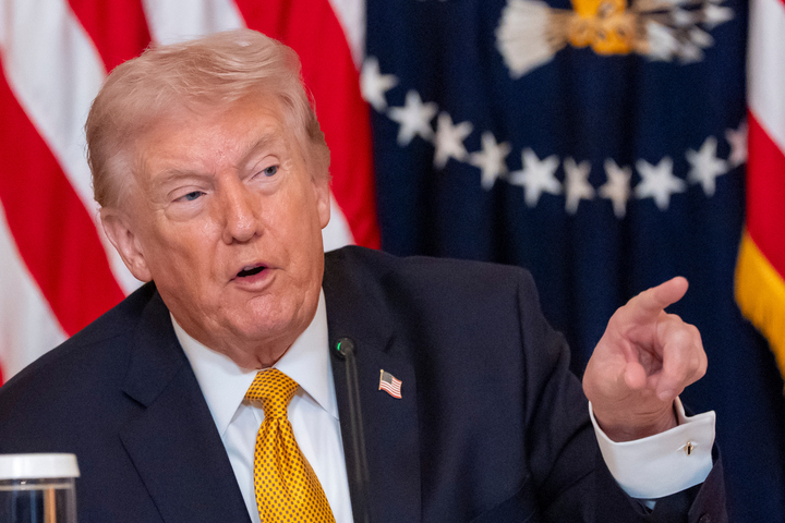 Tổng thống Donald Trump phát biểu tại Phòng Đông của Nhà Trắng ở Washington ngày 16/3. (Ảnh: AP)