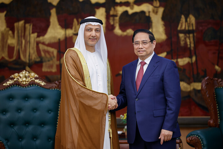 Thủ tướng Phạm Minh Chính tiếp Đại sứ UAE tại Việt Nam Bader Abdullah Almatrooshi.