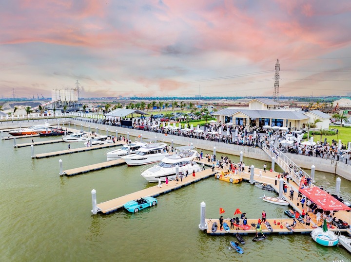 Bên du thuyền Royal Marina mở ra một hướng tiếp cận mới cho Vinhomes Royal Island.