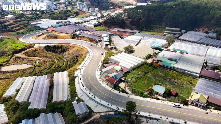 Sau khi hoàn thành và thông xe, diện mạo đô thị, khu vực dân cư đã thay đổi hoàn toàn. Tất cả đều rất ngăn nắp, sạch sẽ so với trước kia khi dự án liên tục "đứng bánh" vì câu chuyện giải tỏa mặt bằng chưa xong.